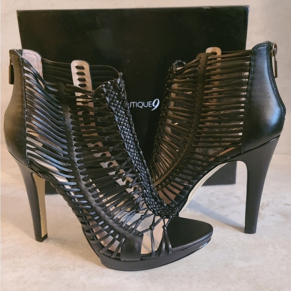 New Boutique 9 Black Woven Leather Caged Open Toe Back Zip Heel Sandals Sz 9.5